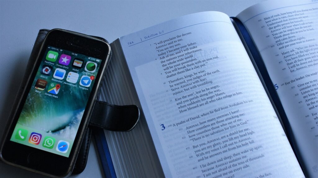 How to Stay Focused While Studying: Tips for Avoiding Distractions